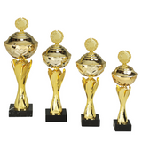 Stilren Chrompokal i Guld, med organisk trompet