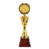 Flot guld pokal med organisk trompet