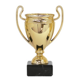 Guldfarvet plastpokal med hank