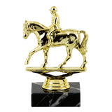 Heste statuette med rytter, guld, flere sokkeltyper