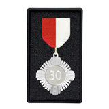 Fortjenstmedalje sæt med Rød/Hvid bånd, inkl. gravering